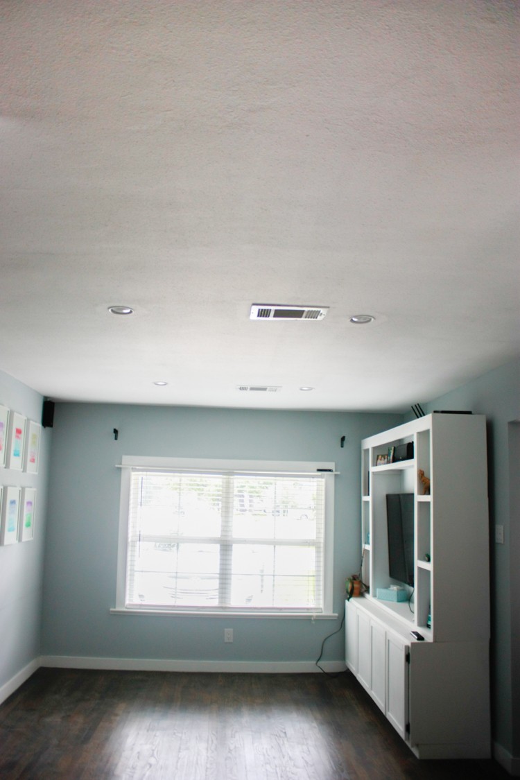 Plain ceiling that could use a makeover