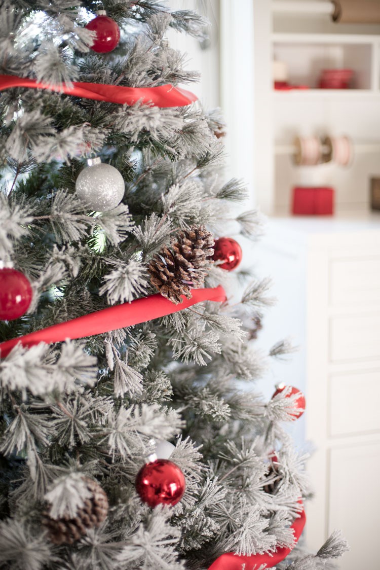 Santa's Workshop Decoration Ideas for a Festive Home Office