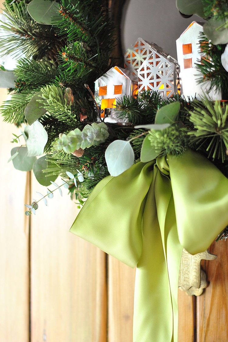 4 Easy Small Porch Decorating Ideas for Christmas