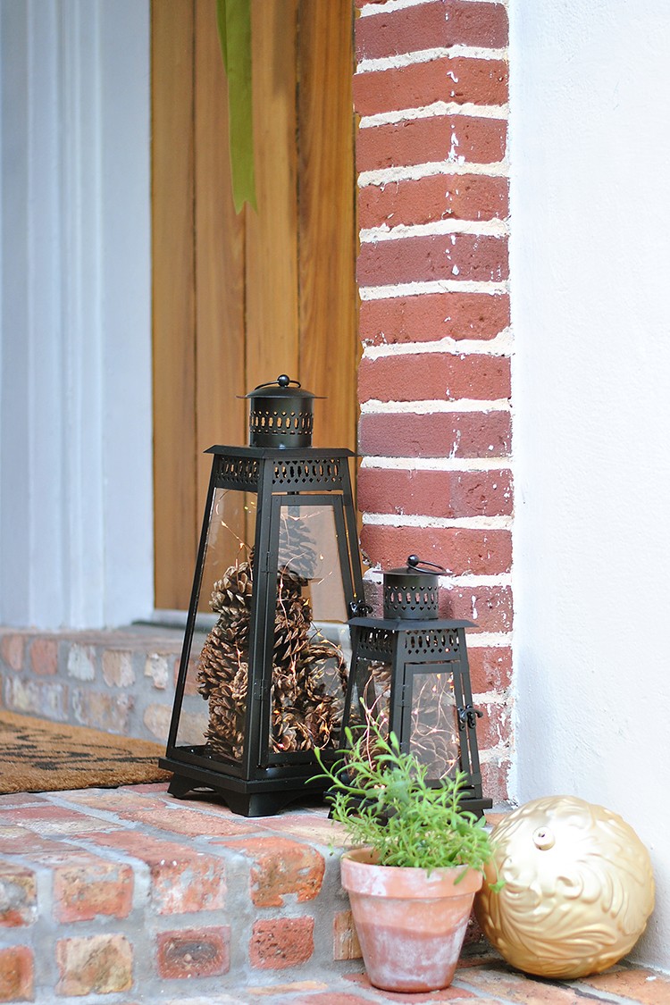 4 Easy Small Porch Decorating Ideas for Christmas