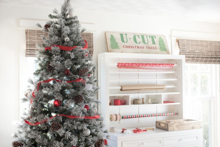 Santa's Workshop Decoration Ideas for a Festive Home Office