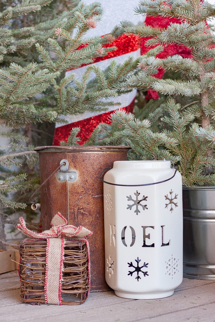 Wonderful Woodland Farmhouse Christmas Decor