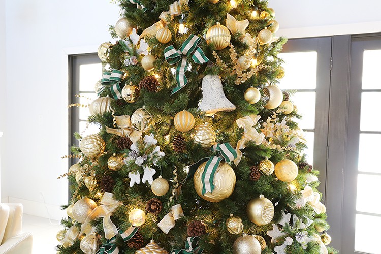 How to Decorate a 12-ft. Christmas Tree