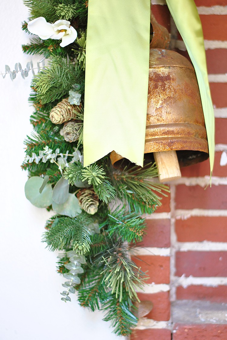 4 Easy Small Porch Decorating Ideas for Christmas