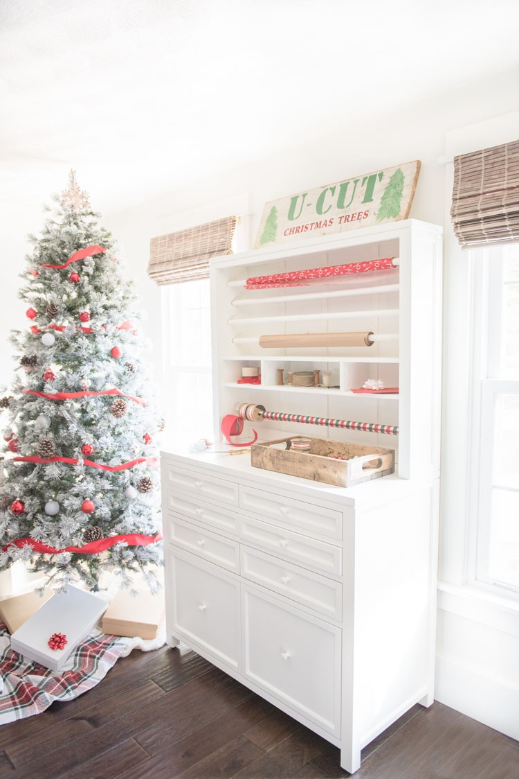 Santa's Workshop Decoration Ideas for a Festive Home Office