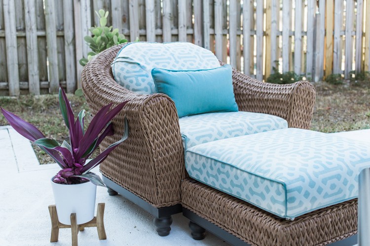 How to Create a Poolside Patio Lounge