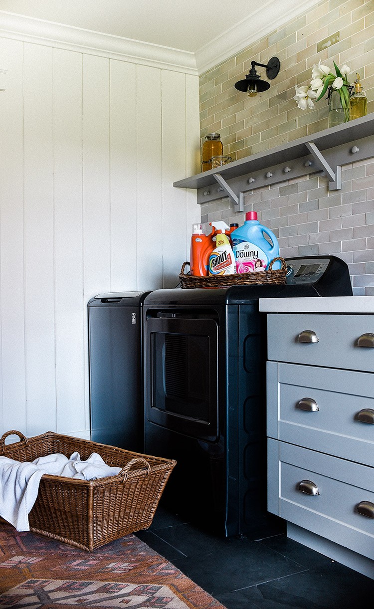 A laundry room transformation with Chloe Mackintosh from Boxwood Avenue. Read how Chloe renovated her washroom into a beautiful, functional space!