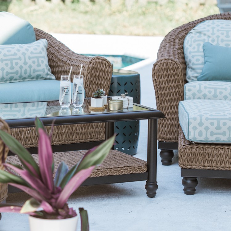 How to Create a Poolside Patio Lounge