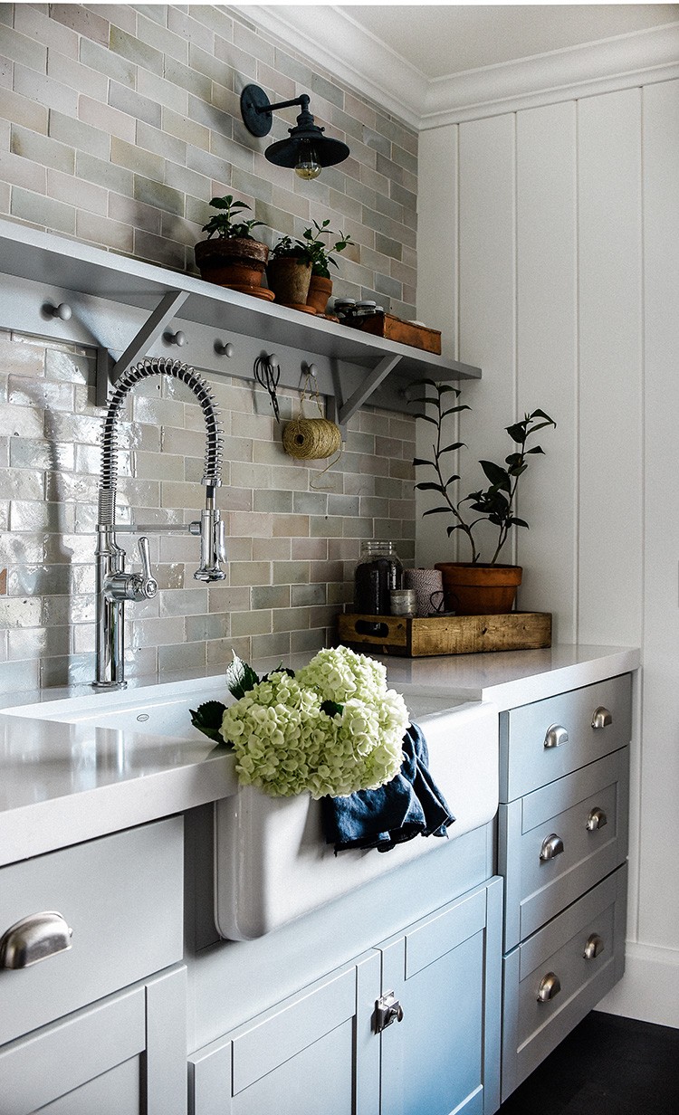 A laundry room transformation with Chloe Mackintosh from Boxwood Avenue. Read how Chloe renovated her washroom into a beautiful, functional space!