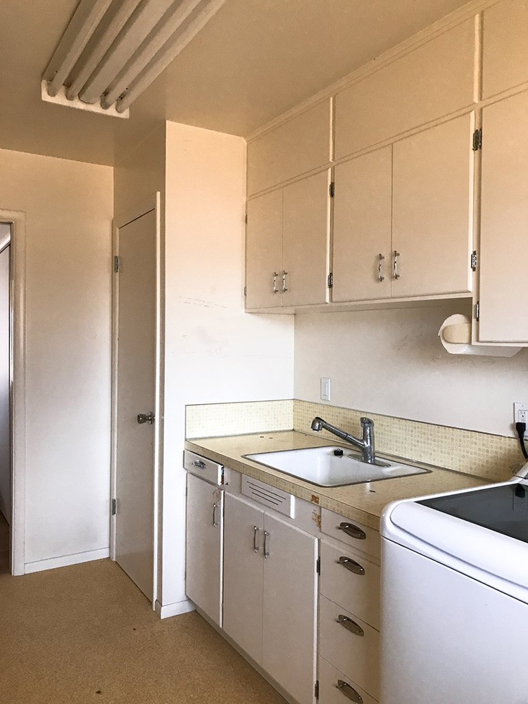 A laundry room transformation with Chloe Mackintosh from Boxwood Avenue. Read how Chloe renovated her washroom into a beautiful, functional space!