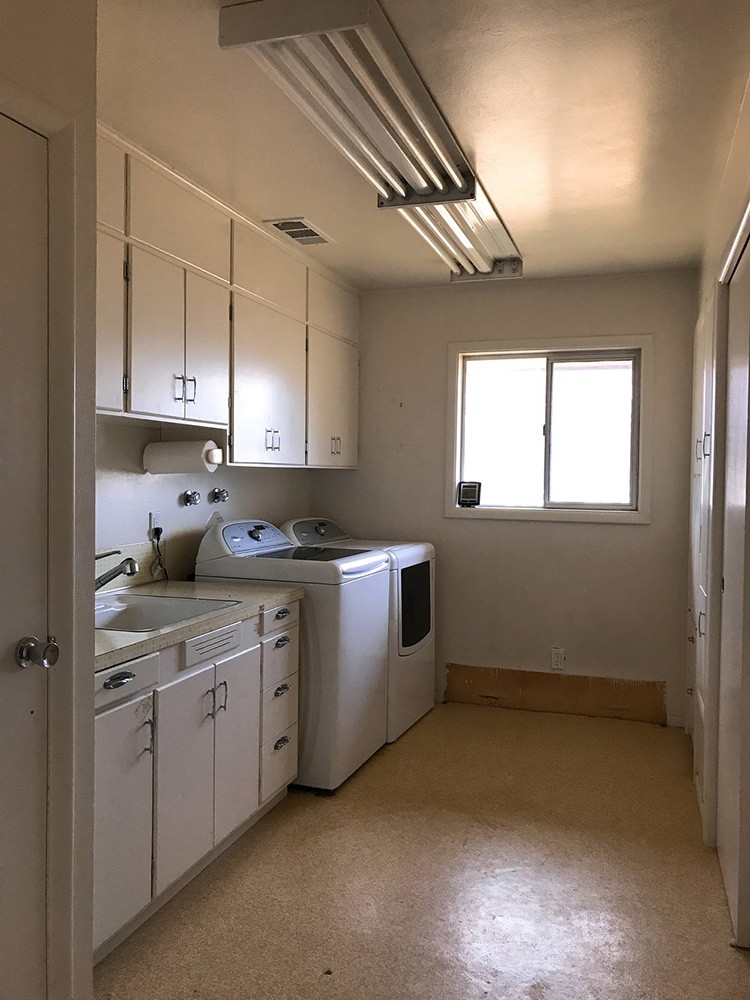 A laundry room transformation with Chloe Mackintosh from Boxwood Avenue. Read how Chloe renovated her washroom into a beautiful, functional space!