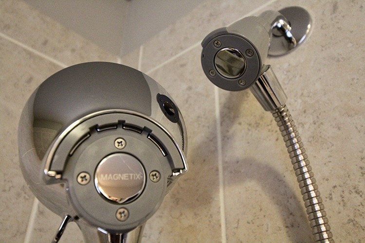 MOEN Magnetix Shower Head