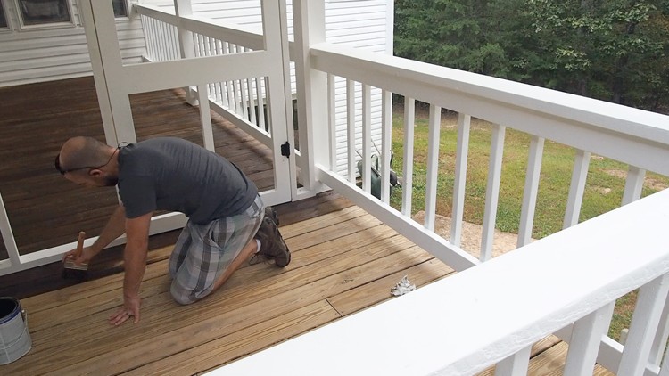 Mike Poorman of Woodshop Mike completely transformed his outdated back porch into an outdoor oasis for both family and friends to enjoy.