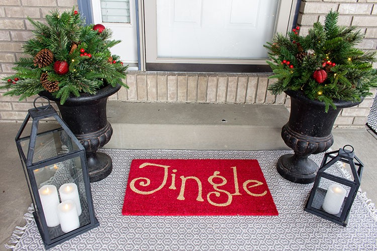 How to add Christmas Cheer to Your Front Door 