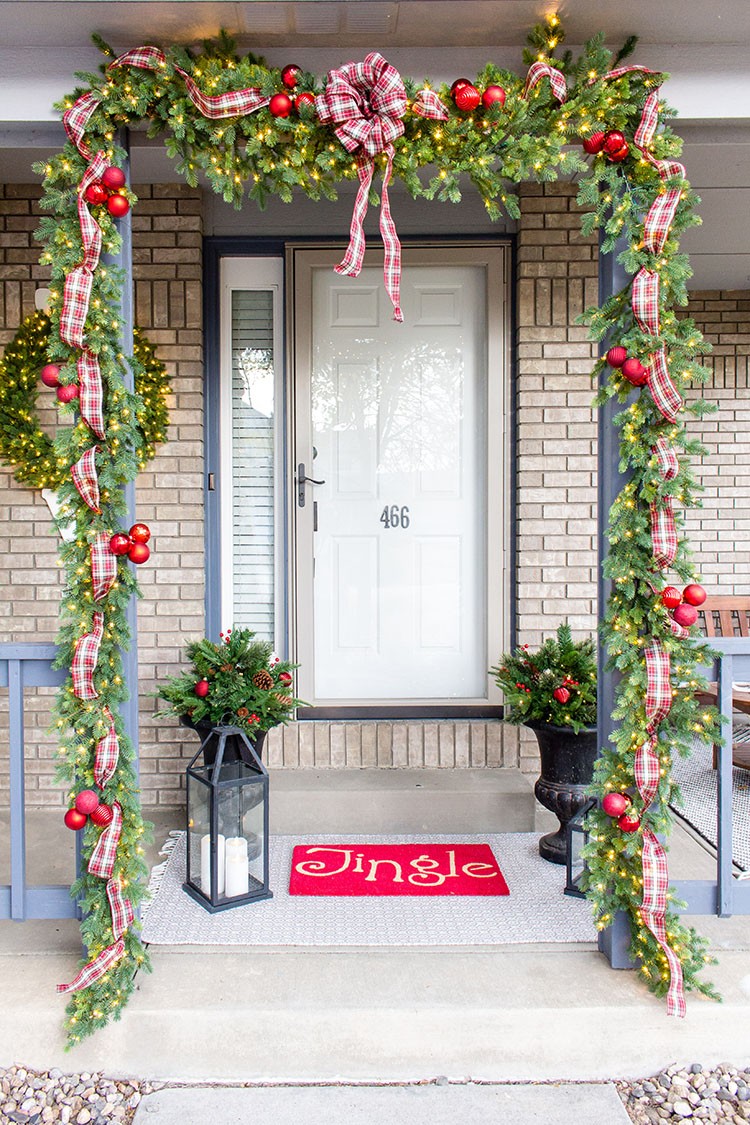 How to add Christmas Cheer to Your Front Door 