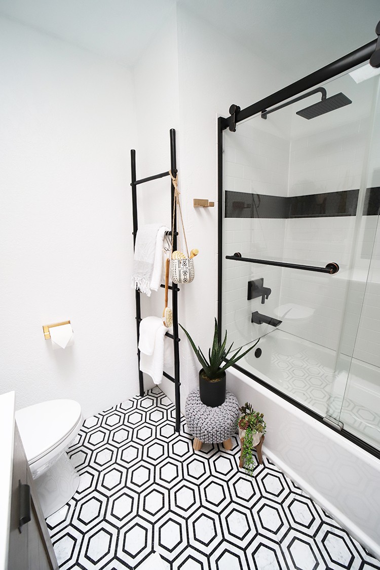 Seeking Alexi completes a full bathroom remodel with beautiful Delta products and decor from The Home Depot, turning her guest bath into a modern oasis.