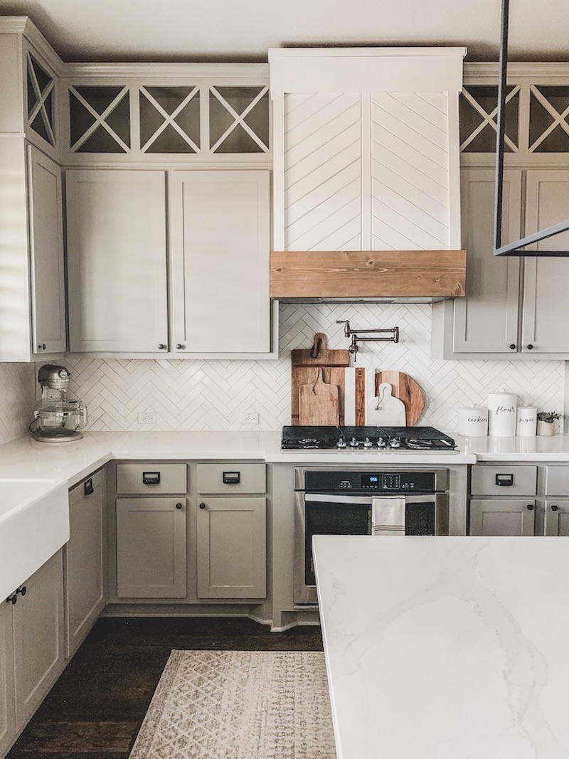 Quartz Countertops for a Modern Farmhouse