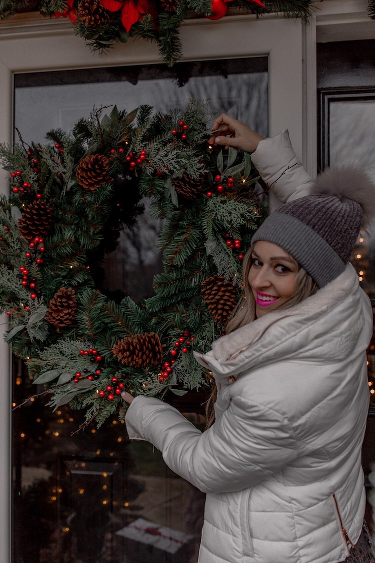 Festive Christmas Porch in Under 20 Minutes