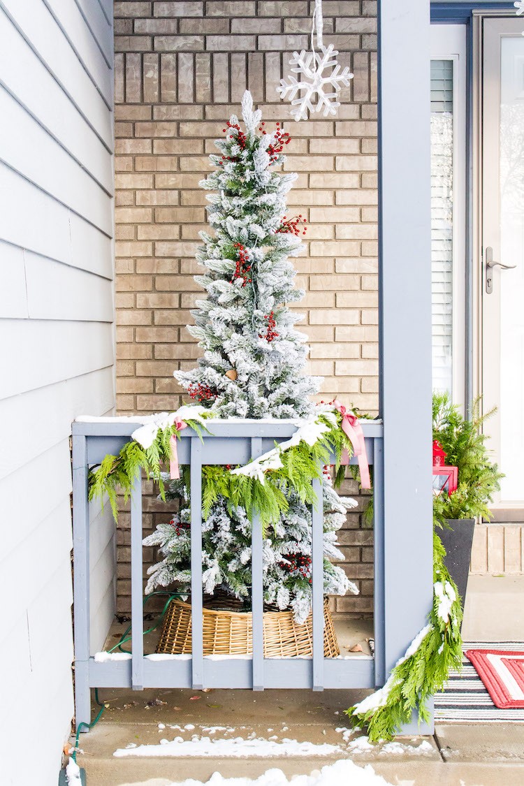 Festive Outdoor Christmas Decorations