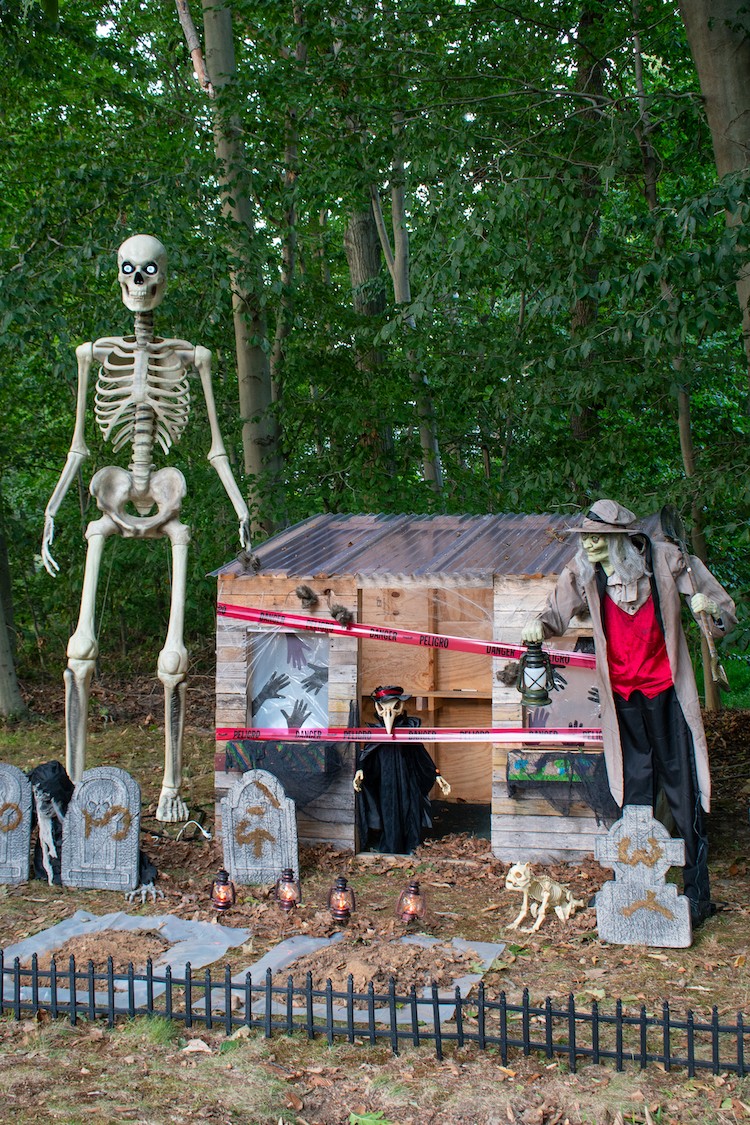 Scary Halloween Graveyard