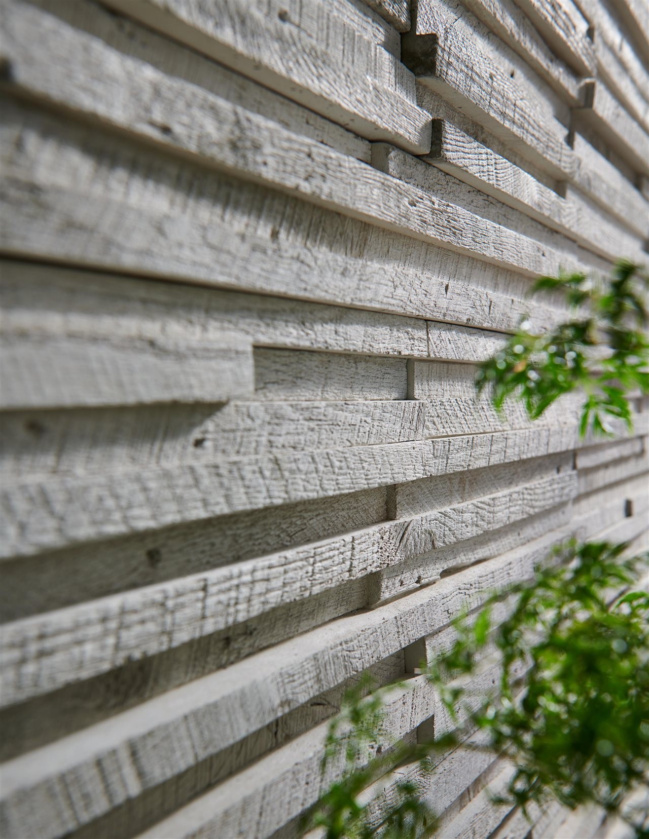 Close up of Eldorado Stone wall in Rivenwood Shore Breeze color.